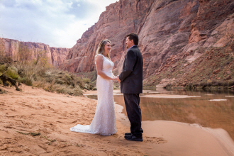 Colorado River Weddings 330 (6) Colorado River Weddings 330 (6)